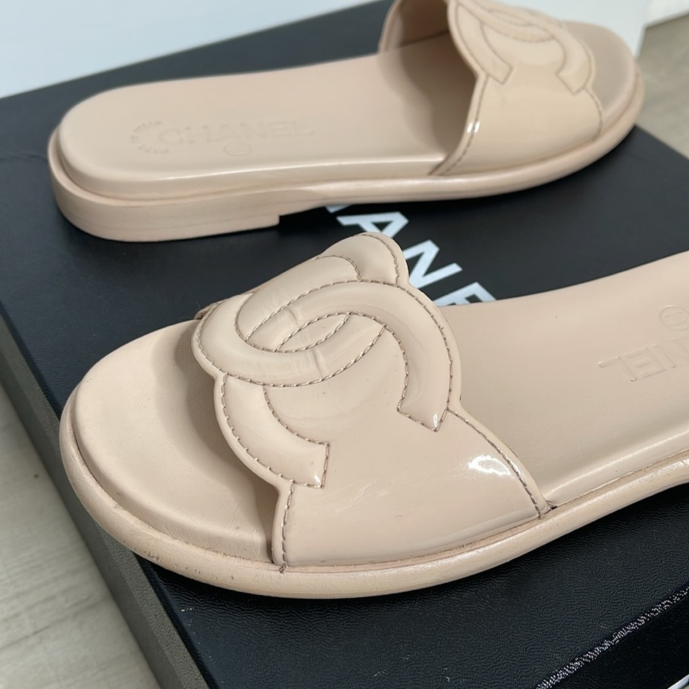 CHANEL CC Beige Patent Calfskin Leather Sandal Mules with Box - Picture 11 of 17